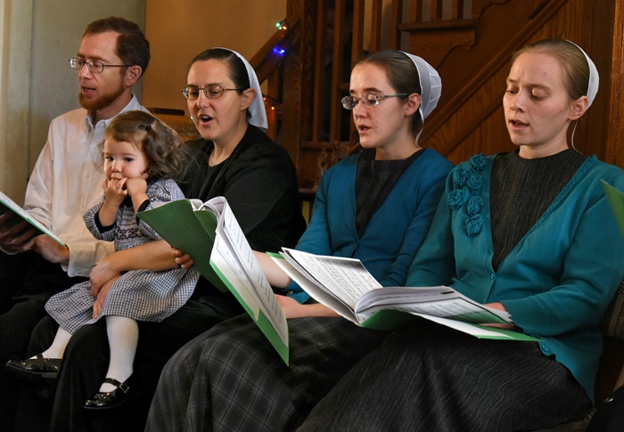 bs-med-mennonites-at-christmas-20151224.jpg